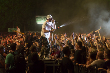 Nass gemacht - Fotos: Beatsteaks live beim Taubertal Festival 2015 